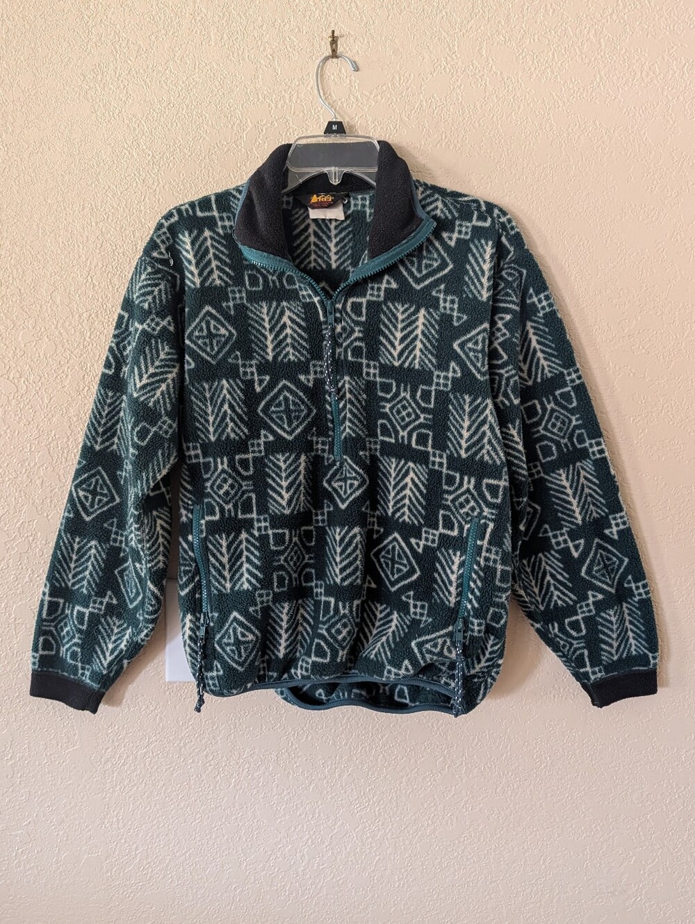 REI Green and White Geometric Fleece Pullover Sweater With Extra Large Pocket